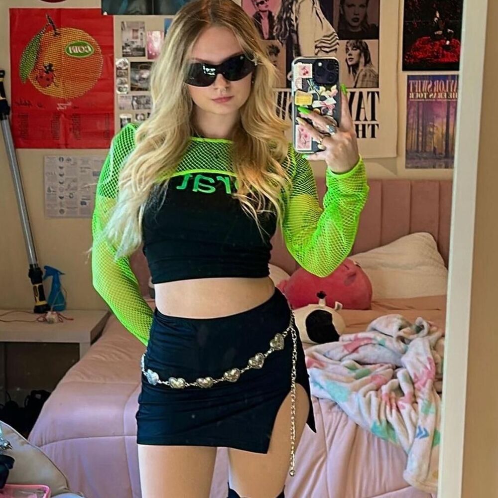 Iheartraves Women's Black and Green Top